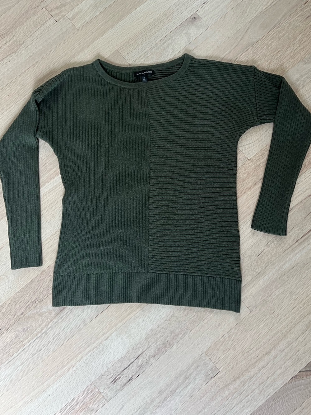 EUC Banana Republic Factory Cotton Blend sweater